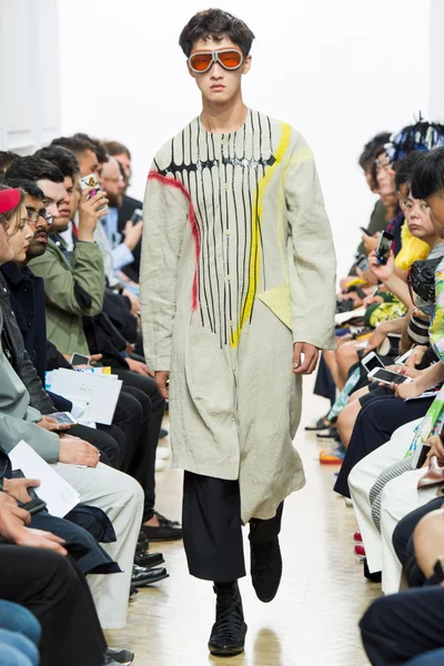 Look 16